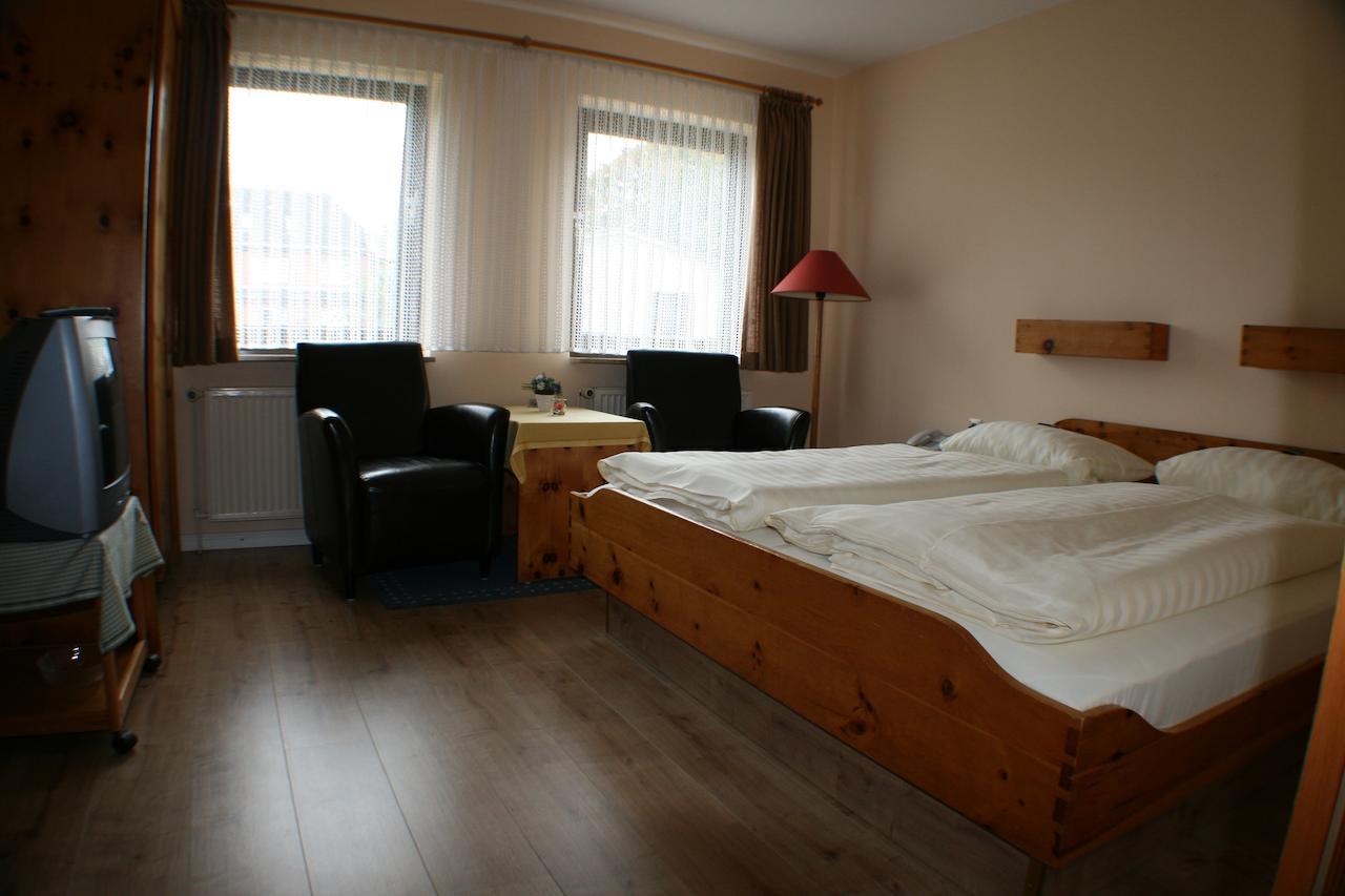 Hotel Garni Zur Post Utersum エクステリア 写真