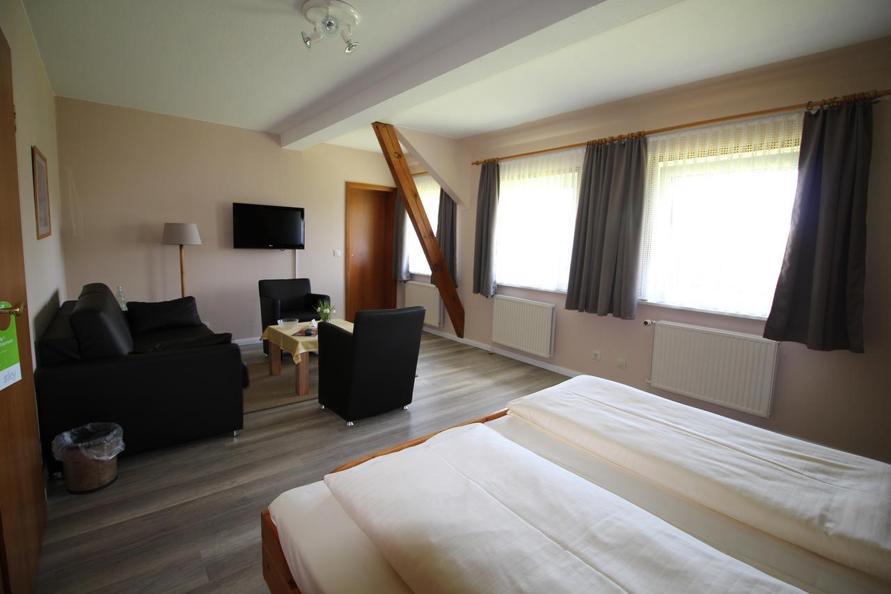 Hotel Garni Zur Post Utersum エクステリア 写真