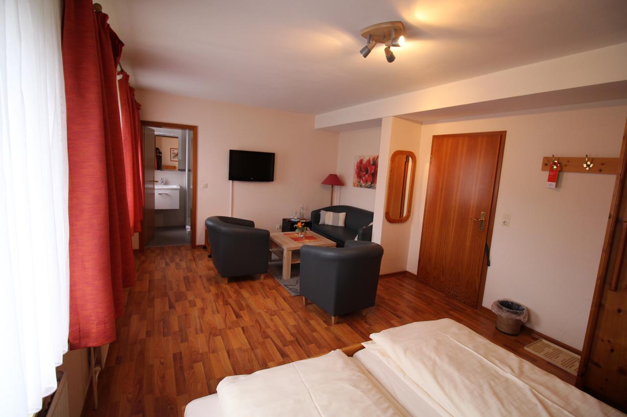 Hotel Garni Zur Post Utersum エクステリア 写真
