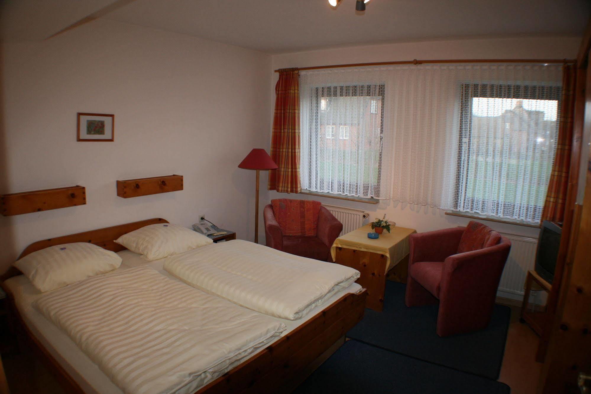 Hotel Garni Zur Post Utersum エクステリア 写真